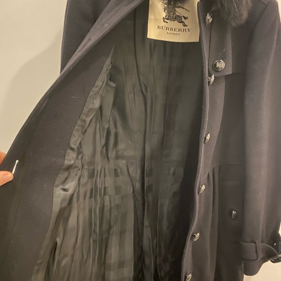 Woman's Burberry Coat with Fur Collar - Size US 6 or UK 8 - Picture 3 of 5